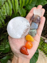 Cargar imagen en el visor de la galería, Selenite Engraved Lotus Flower + Chakra Set 7 Crystals