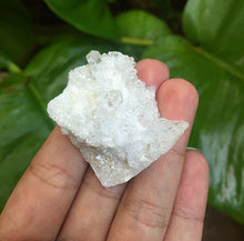 Cargar imagen en el visor de la galería, Crystal Quartz Mini Clusters