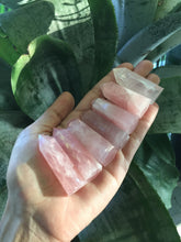 Cargar imagen en el visor de la galería, Rose Quartz Small Obelisk Wand Points