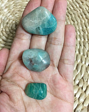 Cargar imagen en el visor de la galería, Amazonite Tumblestones
