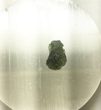 Cargar imagen en el visor de la galería, Moldavite 2.19G