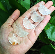 Cargar imagen en el visor de la galería, Crystal Quartz Moon