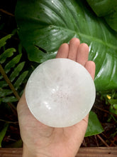 Cargar imagen en el visor de la galería, Selenite Bowl 3”