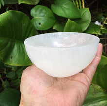 Cargar imagen en el visor de la galería, Selenite Bowl 4”