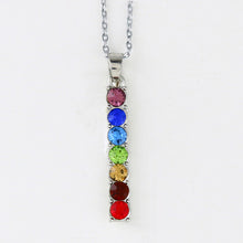 Cargar imagen en el visor de la galería, Colgante de Cristal de Cuarzo 7 Chakras | Meditación y Reiki | Vibras &amp; Cristales
