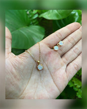 Cargar imagen en el visor de la galería, White Fire Opal Stone Necklace and Earrings 18K Gold Plated Set
