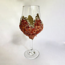 Cargar imagen en el visor de la galería, Set of 2 |Crystal Wine Glasses with Gold Plated Red Agate/Quartz Semi-precious Crystals | 16 oz/465 ml
