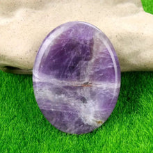 Cargar imagen en el visor de la galería, Piedra Pulgar de Cuarzo Natural | Meditación y Alivio del Estrés | Vibras &amp; Cristales
