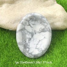 Cargar imagen en el visor de la galería, Piedra Pulgar de Cuarzo Natural | Meditación y Alivio del Estrés | Vibras &amp; Cristales
