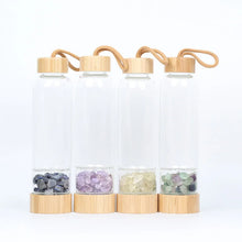 Cargar imagen en el visor de la galería, Botella de Agua con Cristal de Cuarzo Natural | Elixir de Gemas | Vibras &amp; Cristales
