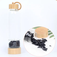 Cargar imagen en el visor de la galería, Botella de Agua con Cristal de Cuarzo Natural | Elixir de Gemas | Vibras &amp; Cristales
