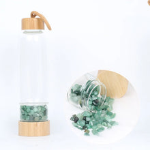 Cargar imagen en el visor de la galería, Botella de Agua con Cristal de Cuarzo Natural | Elixir de Gemas | Vibras &amp; Cristales
