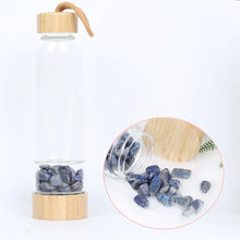 Cargar imagen en el visor de la galería, Botella de Agua con Cristal de Cuarzo Natural | Elixir de Gemas | Vibras &amp; Cristales
