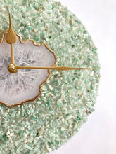 Cargar imagen en el visor de la galería, 10" Diameter Large Light Green Crystal With White Agate Wall Clock
