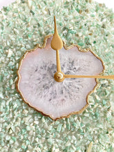 Cargar imagen en el visor de la galería, 10" Diameter Large Light Green Crystal With White Agate Wall Clock
