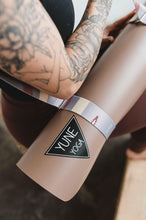 Cargar imagen en el visor de la galería, Suzy Yoga Strap – Grey Stretching Strap w/ Metal Buckles | Yune Yoga-2
