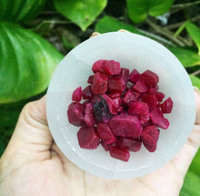 Cargar imagen en el visor de la galería, Pigeon Red Blood Ruby Chips
