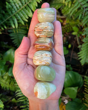 Cargar imagen en el visor de la galería, Green Onyx Jumbo Tumblestones
