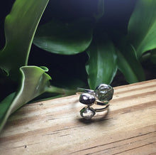 Cargar imagen en el visor de la galería, Rough Moldavite, Campo del Cielo, Herikmer Diamond 925 Spiral Silver Ring
