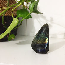 Cargar imagen en el visor de la galería, Labradorite Self Stand Slabs
