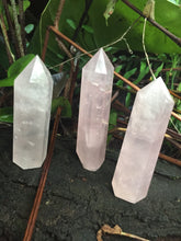 Cargar imagen en el visor de la galería, Rose Quartz Obelisk Wand Points 3 1/2”
