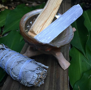 Abalone Shell Cleansing Kit / Selenite + Smudge + Palo Santo Cleansing Kit