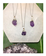 Cargar imagen en el visor de la galería, Raw Amethyst Silver Plated Necklace
