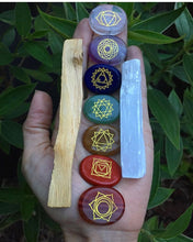 Cargar imagen en el visor de la galería, 7 Chakras Palmstones, Pendulum &amp; Bracelet Kit
