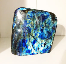 Cargar imagen en el visor de la galería, Huge Labradorite Freeform 6 lb
