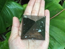 Cargar imagen en el visor de la galería, Pyrite Pyramids 55mm
