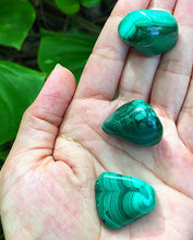 Cargar imagen en el visor de la galería, Malachite  Big Tumblestones
