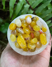 Cargar imagen en el visor de la galería, Yellow Agate Small Tumblestones
