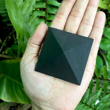 Cargar imagen en el visor de la galería, Shungite Pyramids
