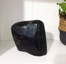 Cargar imagen en el visor de la galería, Huge Labradorite Freeform 6 lb
