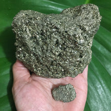 Cargar imagen en el visor de la galería, Pyrite Specimens Clusters
