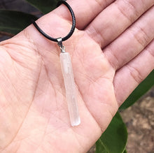 Cargar imagen en el visor de la galería, Selenite Necklace
