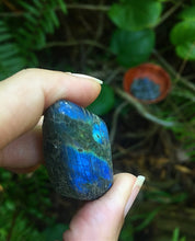 Cargar imagen en el visor de la galería, Labradorite Large Tumblestones
