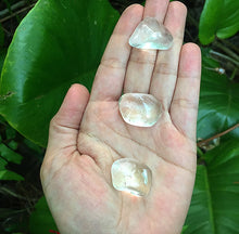 Cargar imagen en el visor de la galería, Crystal Quartz Tumblestones
