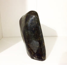 Cargar imagen en el visor de la galería, Huge Labradorite Freeform 6 lb
