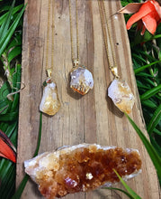 Cargar imagen en el visor de la galería, Raw Citrine Gold Plated Necklace
