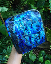 Cargar imagen en el visor de la galería, Huge Labradorite Freeform 6 lb
