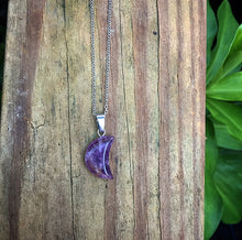 Cargar imagen en el visor de la galería, Moon Amethyst Necklace Chain

