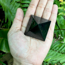 Cargar imagen en el visor de la galería, Shungite Pyramids
