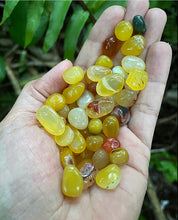 Cargar imagen en el visor de la galería, Yellow Agate Small Tumblestones
