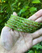 Cargar imagen en el visor de la galería, Peridot Chip Bracelet
