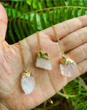 Cargar imagen en el visor de la galería, Raw Rose Quartz Gold Plated Necklace
