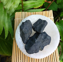 Cargar imagen en el visor de la galería, Shungite Raw Chunks
